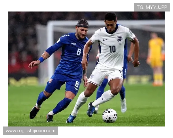 欧洲区世界杯预选赛焦点战战况激烈，裁判判罚引发争议与讨论